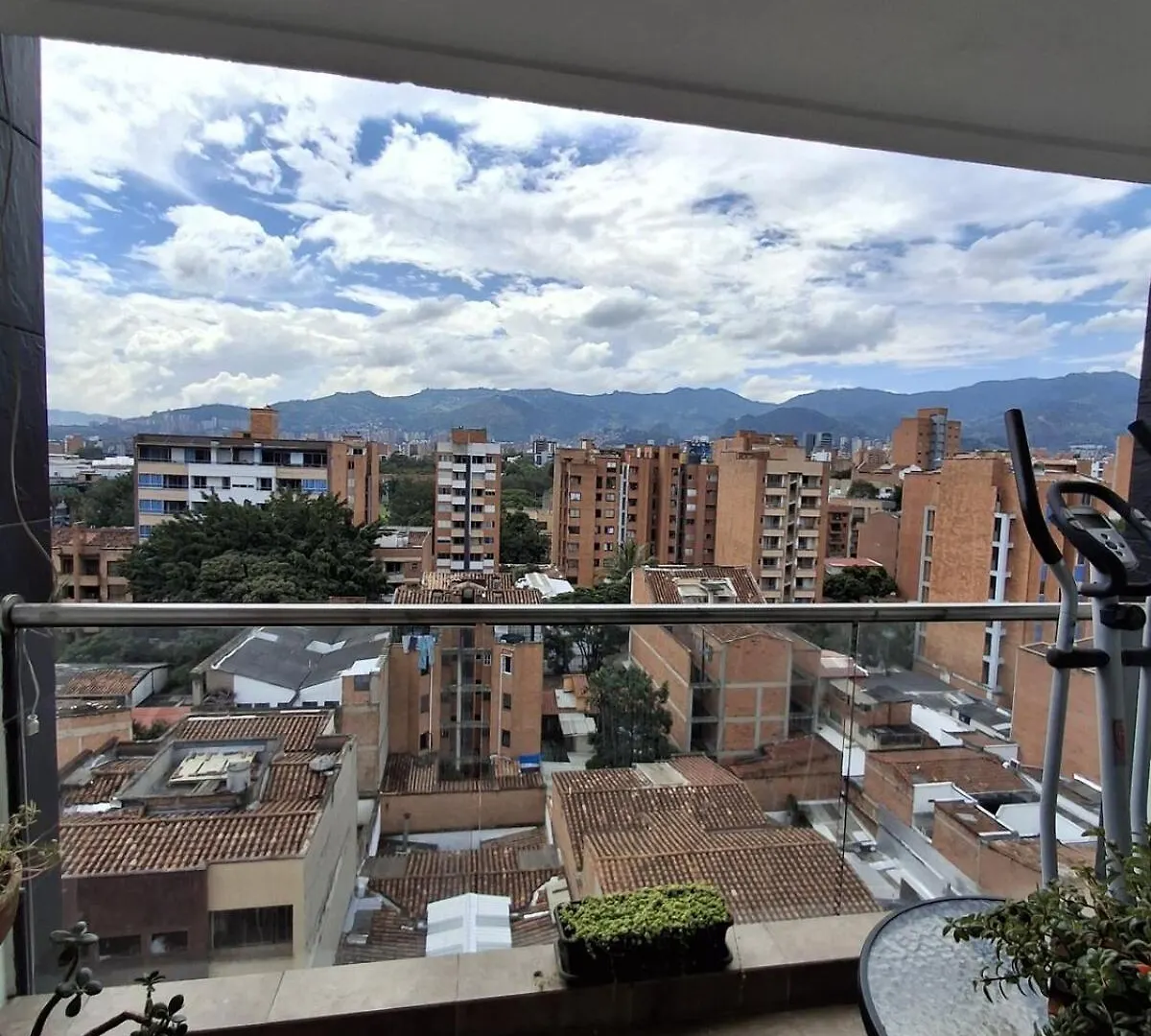 Rentalsop An09 Apartamento En Laureles El Barrio Mas Cool Del Mundo, Moderno, Con Balcon Y Excelente Vista Medellin